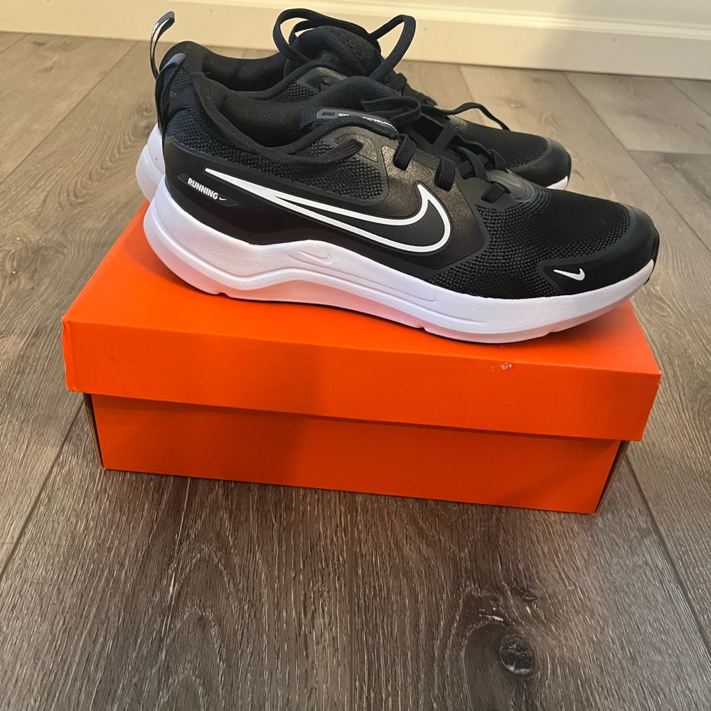 Kids Nike Cosmic Running Shoes Black GS Sneakers Size 6